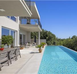 Luxury 4-Bedroom Villa with generous sized Infinity Pool near Buje, Istria. Sleeps 8